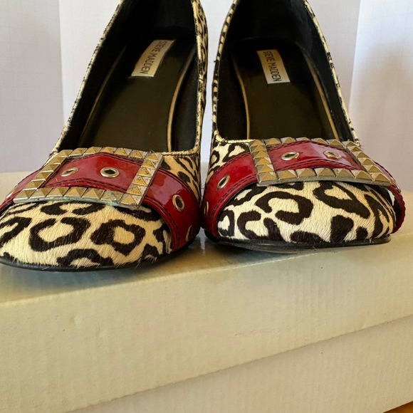 Steve Madden Mindyy Pumps Cheetah Calf Hair Red Buckle Size 10 Leopard Heel - Picture 6 of 16
